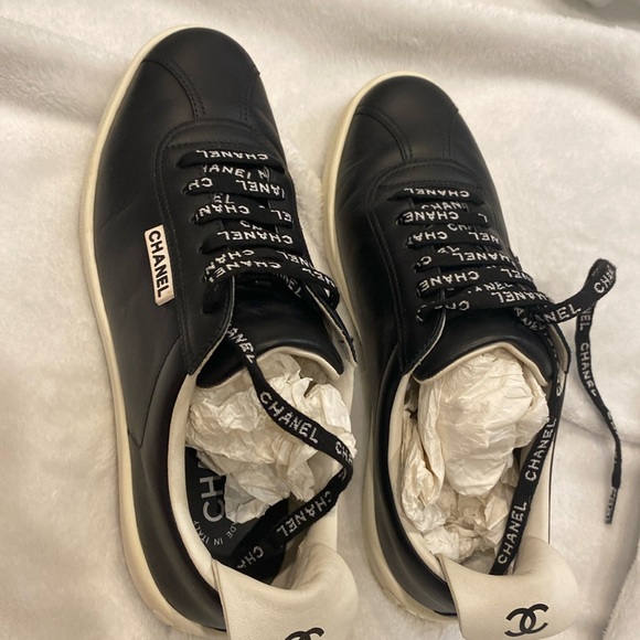 Chanel sneakers . Worn a few times . Size 37.5 - Picture 1 of 13